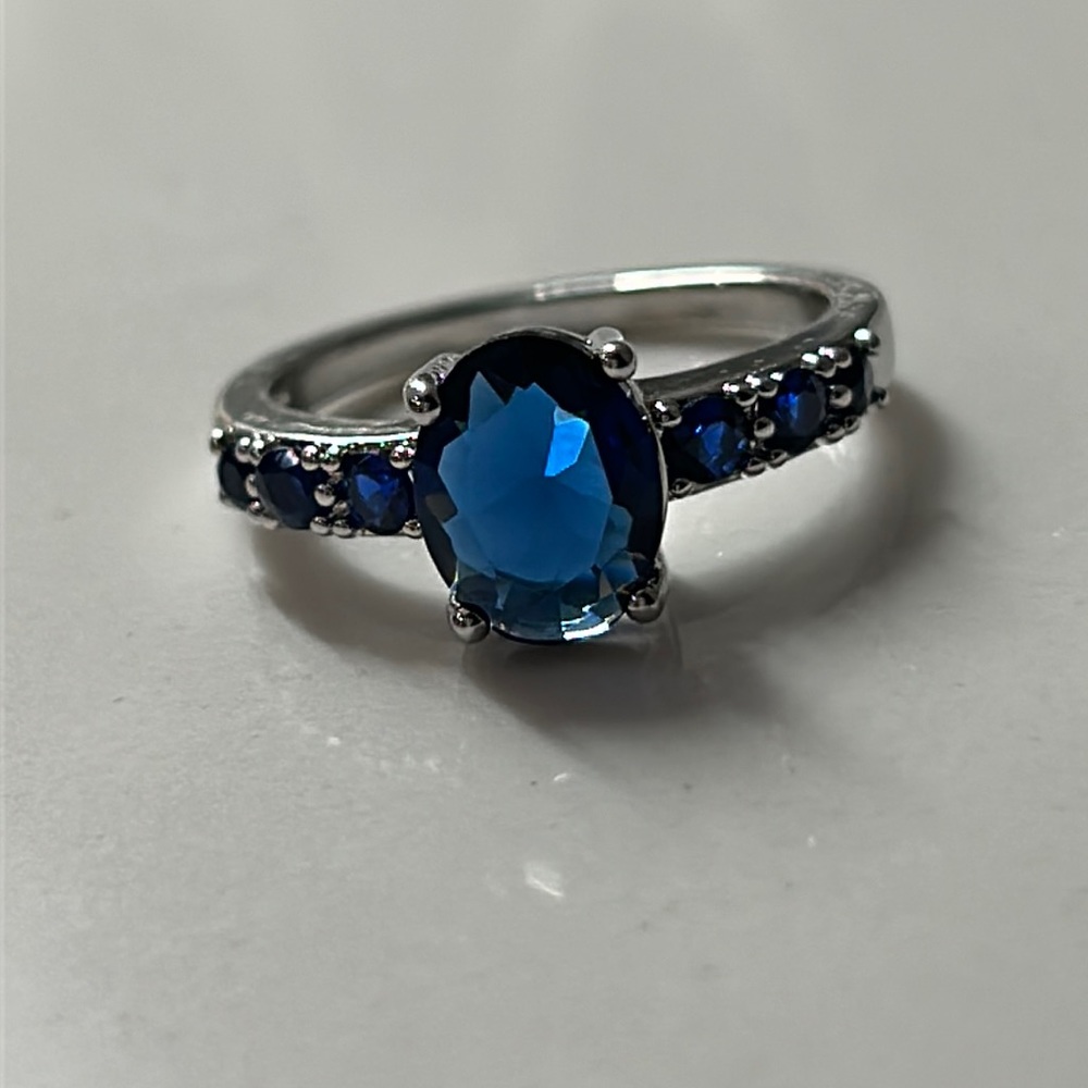 Dark blue crystal with 6 smaller ones on the side.  New. Size 7